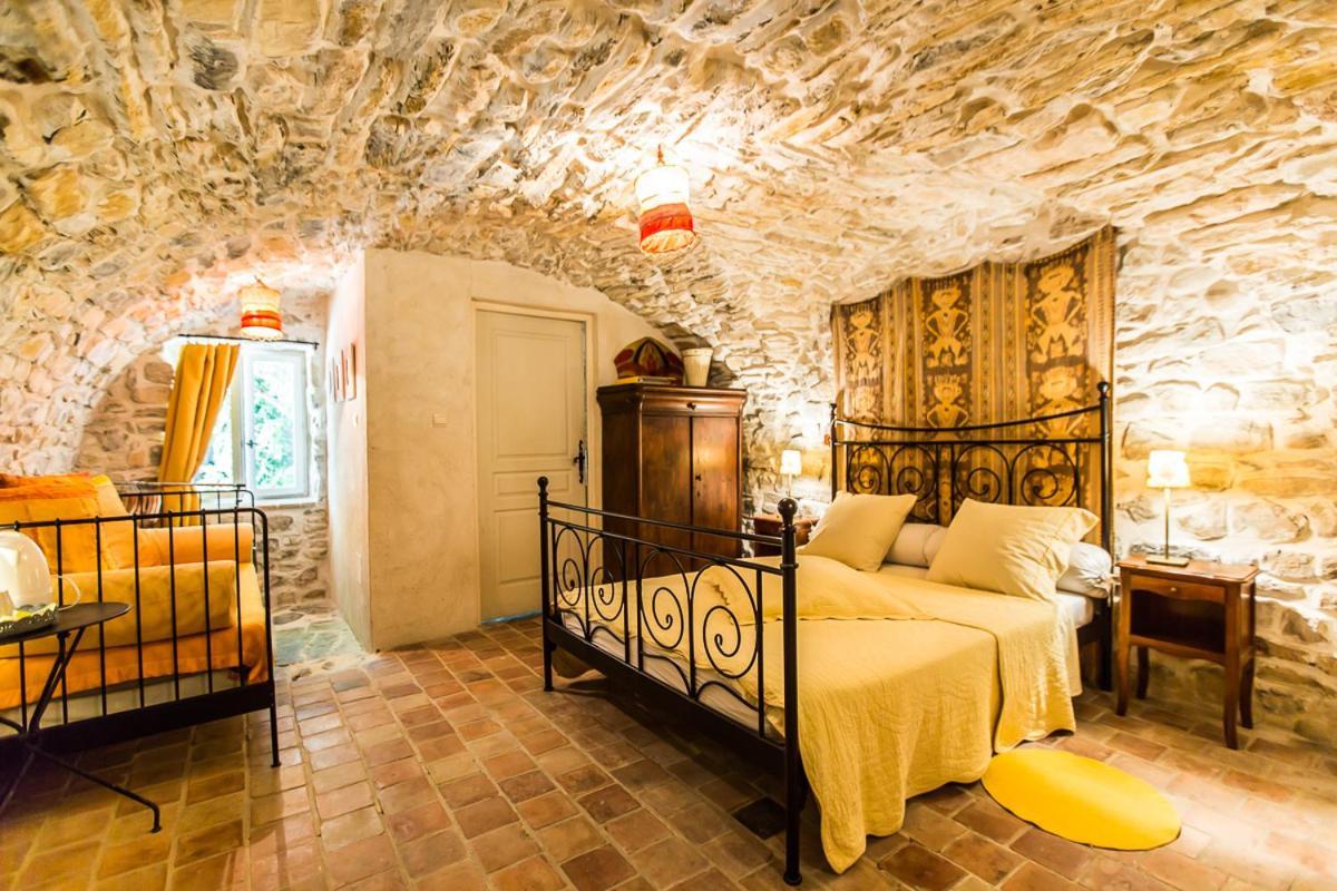 La Flor Azul Bed and Breakfast Grospierres Εξωτερικό φωτογραφία