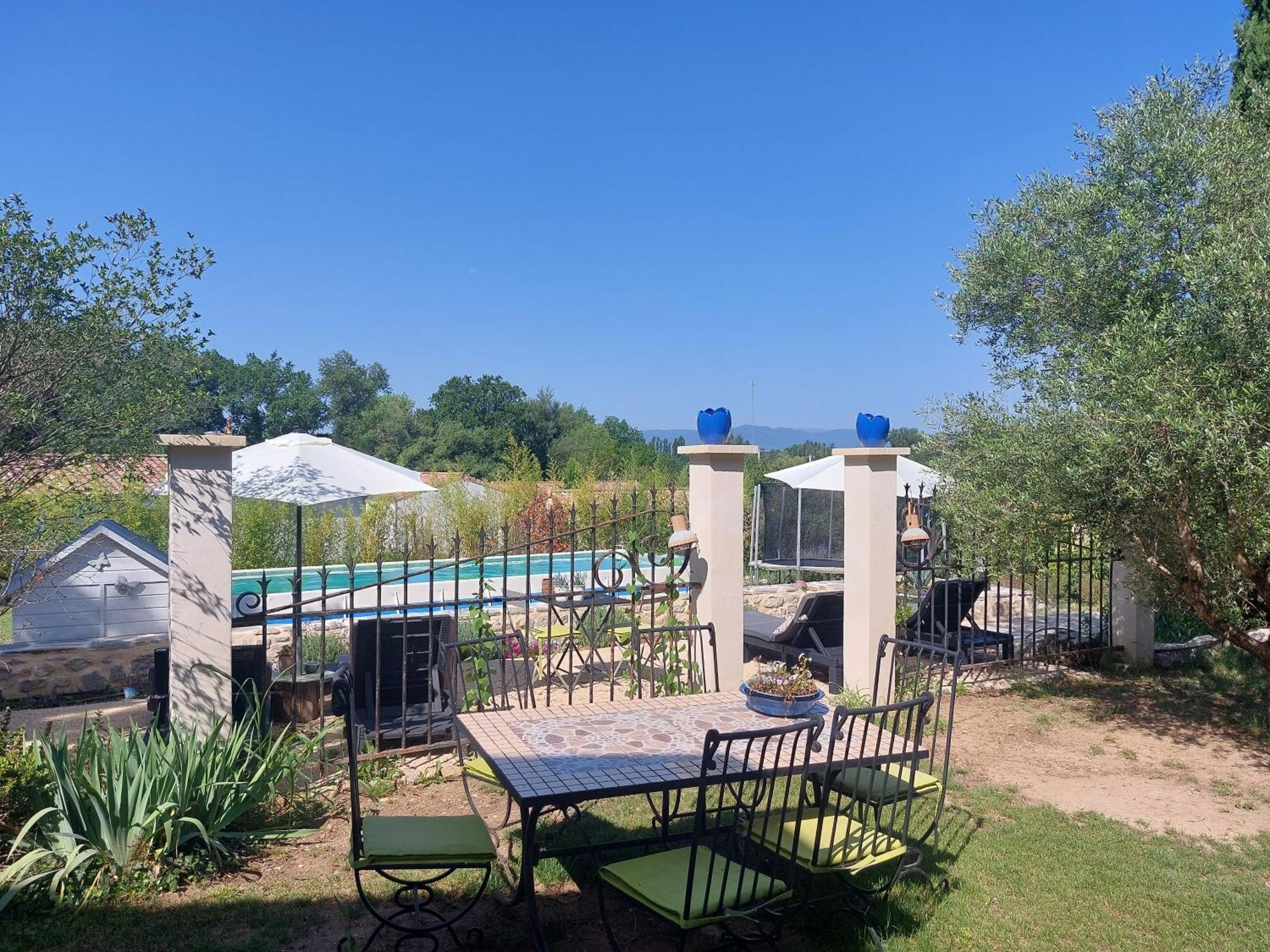 La Flor Azul Bed and Breakfast Grospierres Εξωτερικό φωτογραφία