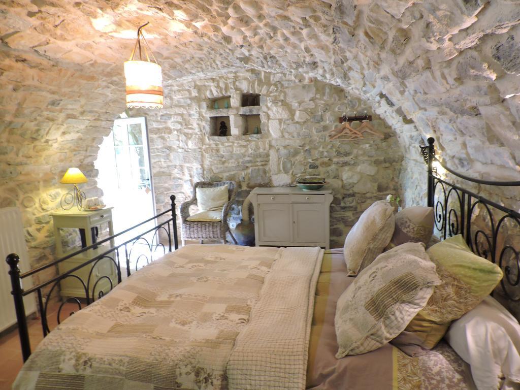 La Flor Azul Bed and Breakfast Grospierres Εξωτερικό φωτογραφία
