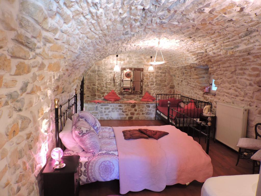 La Flor Azul Bed and Breakfast Grospierres Εξωτερικό φωτογραφία
