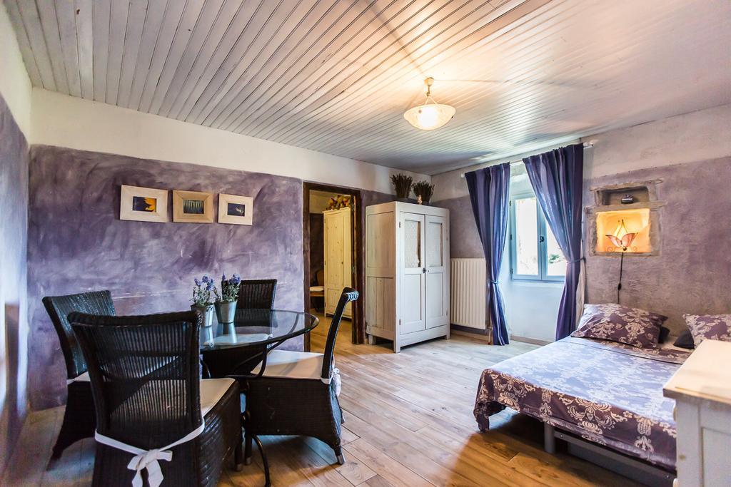 La Flor Azul Bed and Breakfast Grospierres Εξωτερικό φωτογραφία